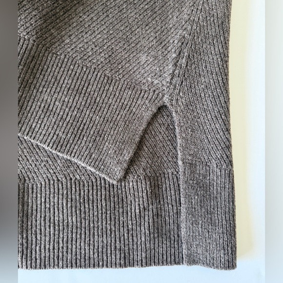 Vince Woman’s Relaxed Scoop Neck Sweater in Taupe Cashmere Wool Sz M - Picture 8 of 12